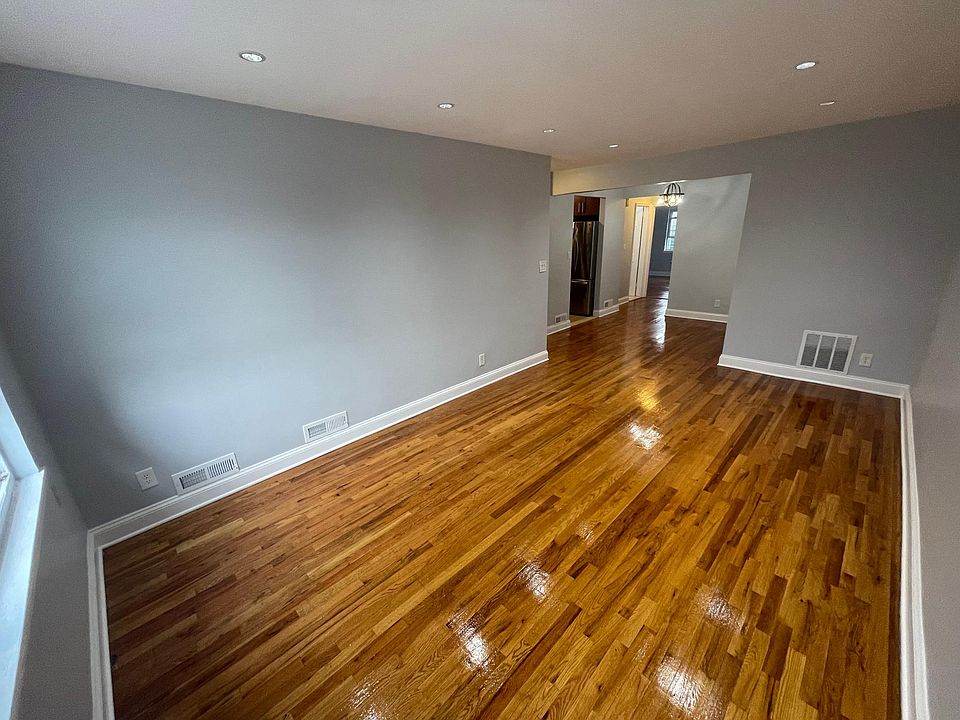 1st image of 4189 E Tremont Ave #2
