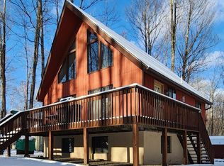 279 S Fairway Dr, Lake Ariel, PA 18436