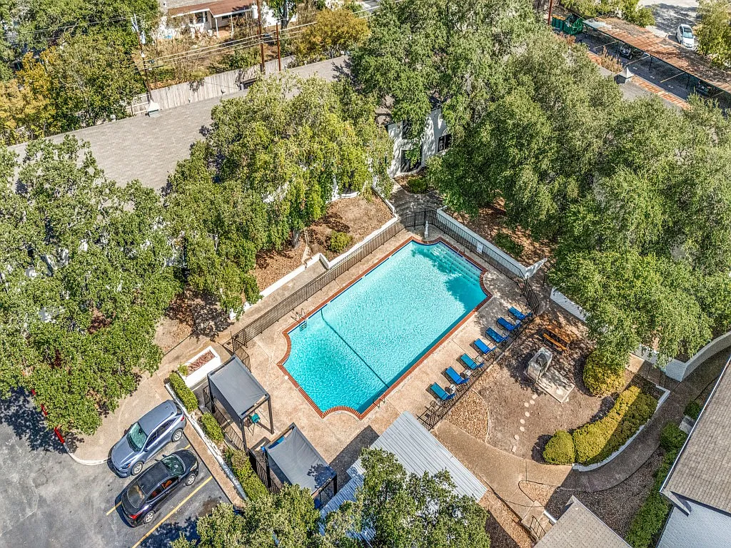 The Landmark at Alamo Heights — Photo 2