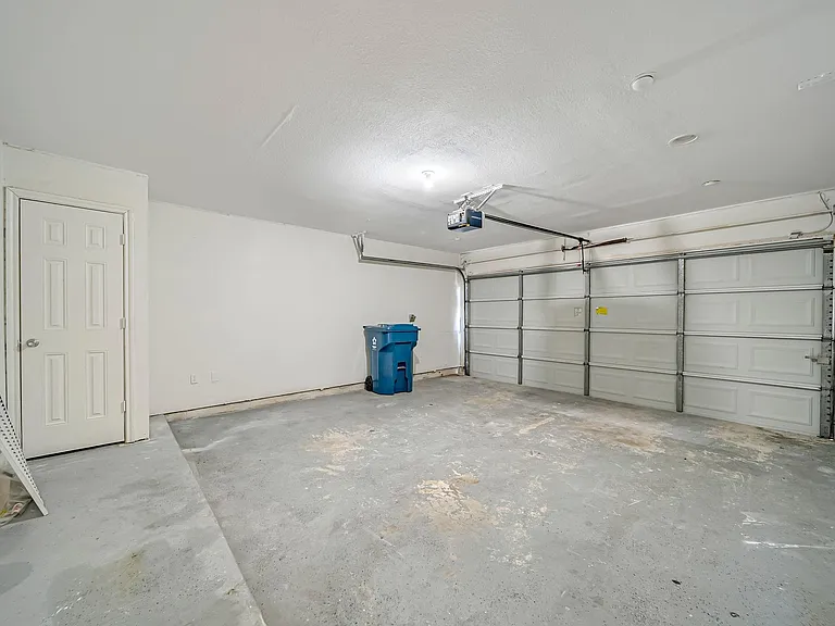 18439 Sunrise Oaks Ct — Photo 30