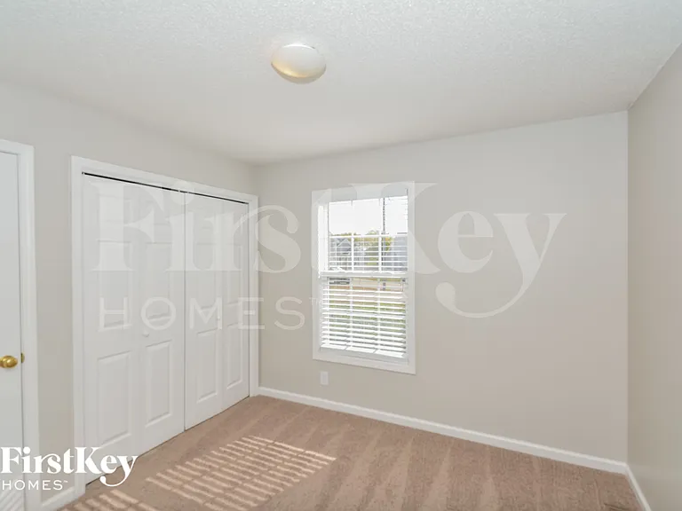 3890 Mackenzie Dr — Photo 12