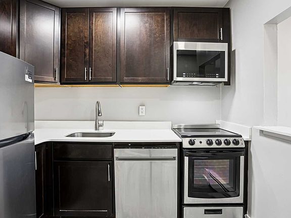 4th image of 301 W Delilah Rd #446