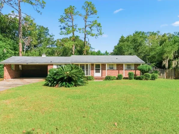 704 Fort King George Dr, Darien, GA 31305