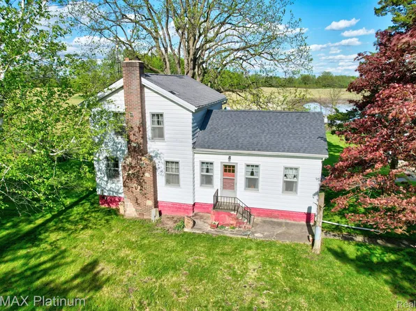10379 Sheridan Rd, Gaines, MI 48436