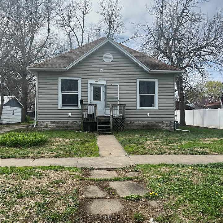 1st image of 1021 E Main St