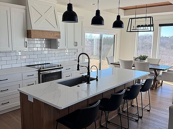 4th image of 5605 NW Landon Rd