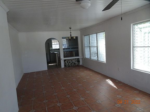 4th image of 190 Strawberry Hill Est #Qu