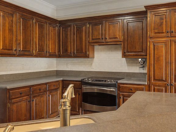 5th image of 67 Deerfield Ln