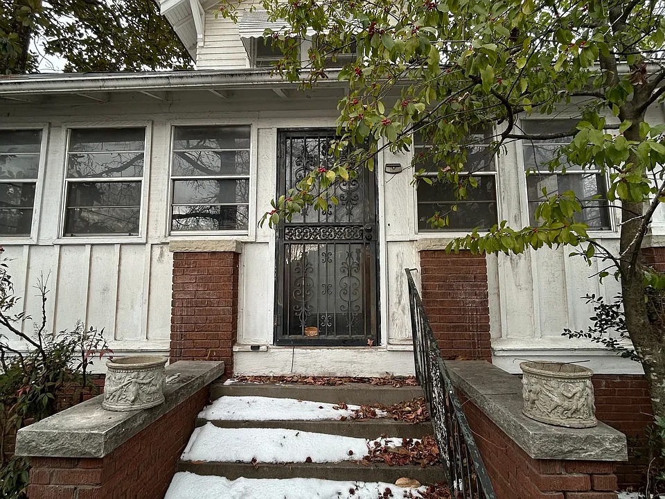 652 S Quaker Ave