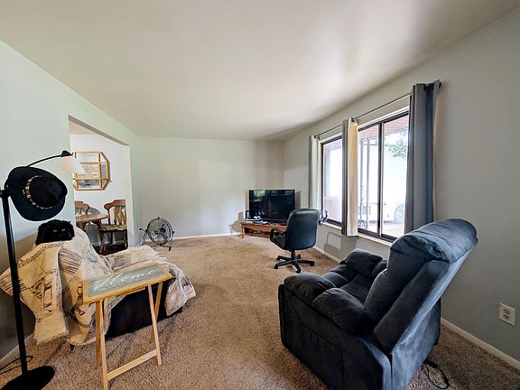 5th image of 12083 Seymour Rd