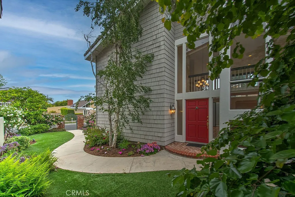 5 bed, 2500 sqft, $6,500 — Photo 4