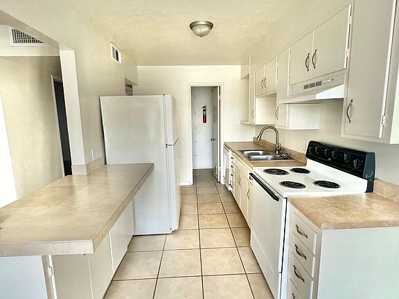 4th image of 1010 E Maryland Ave APT 10