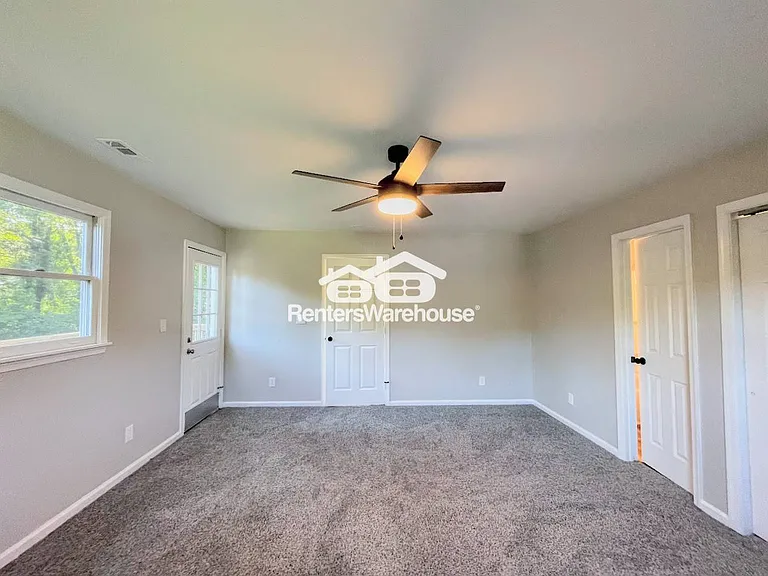 940 Willis St — Photo 13