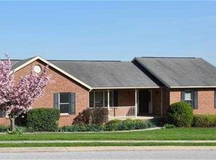 509 Hamlet Dr W, Spring Grove, PA 17362