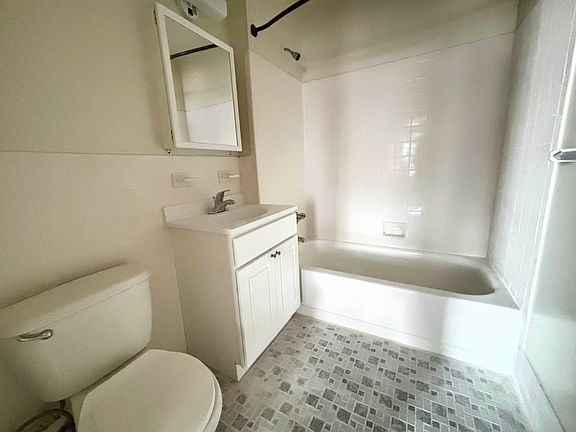 4th image of 1750 Montgomery Ave APT 5D