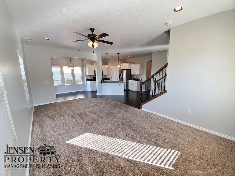 671 N Bluffview Cir — Photo 14