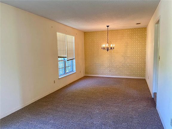 4th image of 1516 Deerwood Drive E