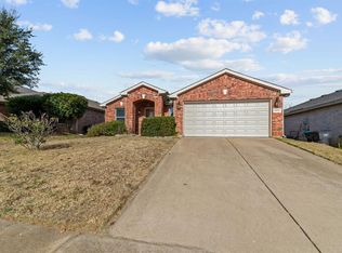 8037 Brook Ridge Dr, Fort Worth, TX 76120