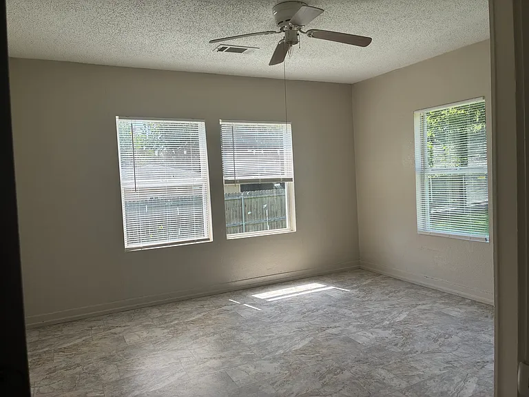243 Parkins St — Photo 21