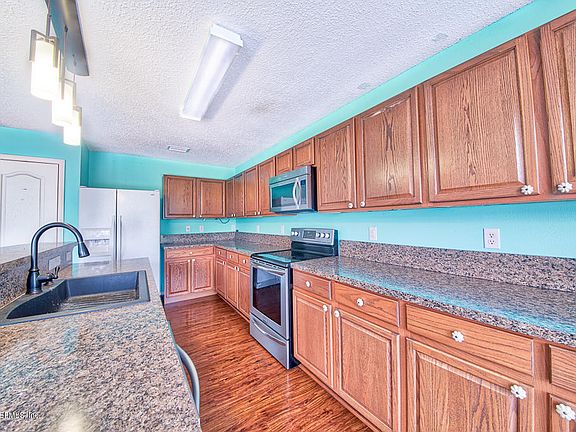 4th image of 75055 Brookwood Dr