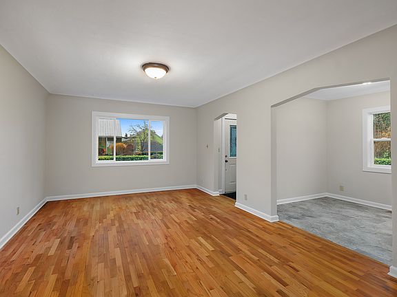 4th image of 1115 Marion St NE