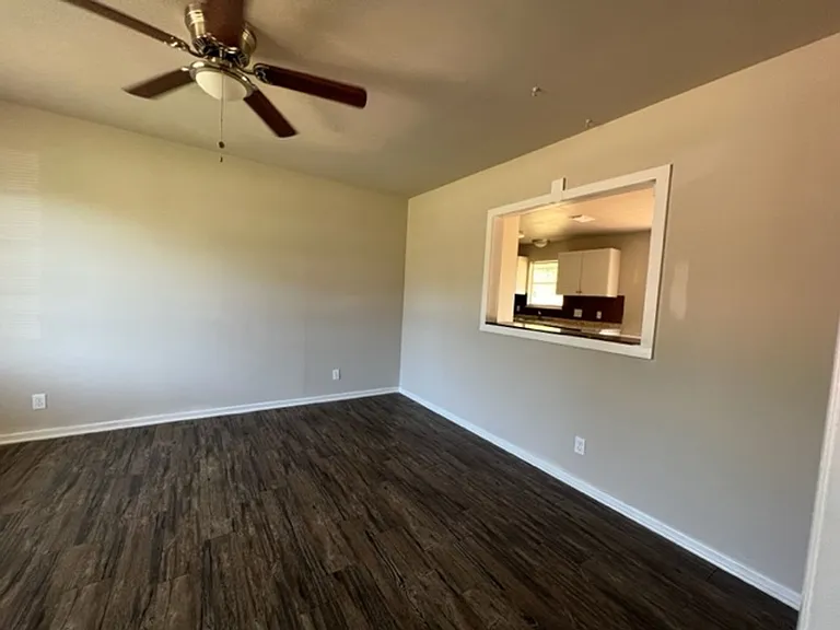 2333 Marsalis Dr — Photo 5