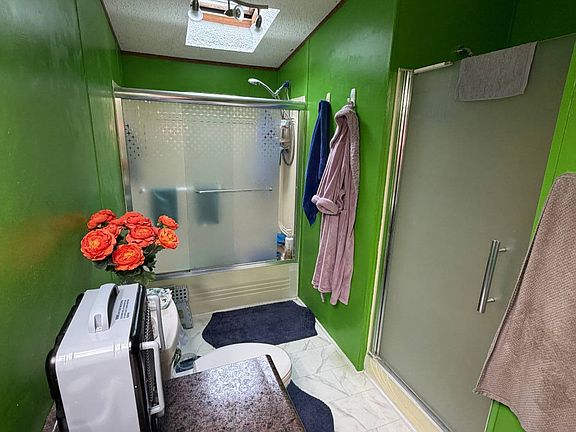 5th image of 286 Tilden St