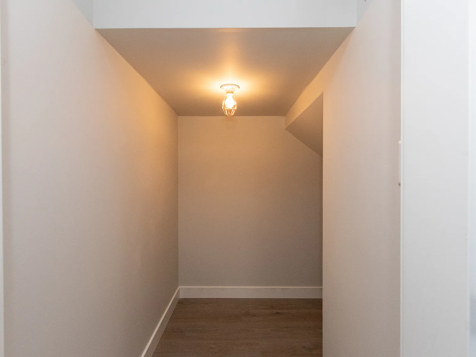 2 bed, 900 sqft, $1,900 — Photo 4