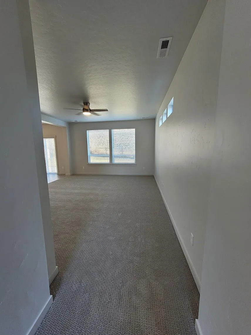 3 bed, 2.5 bath, 2017 sqft, $2,795 — Photo 4