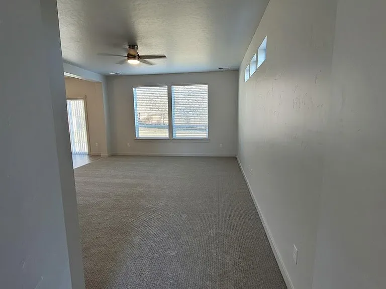 220 N Caracaras Way — Photo 4