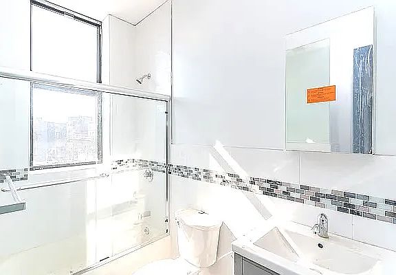 5th image of 247 Wilson Ave #2K