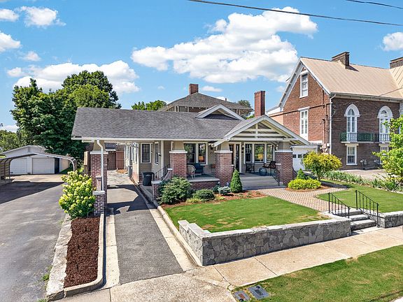 3rd image of 203 Maple St E