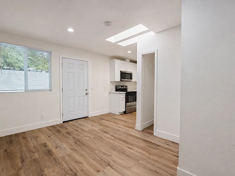 300 Mulvihill Ave — Photo 8
