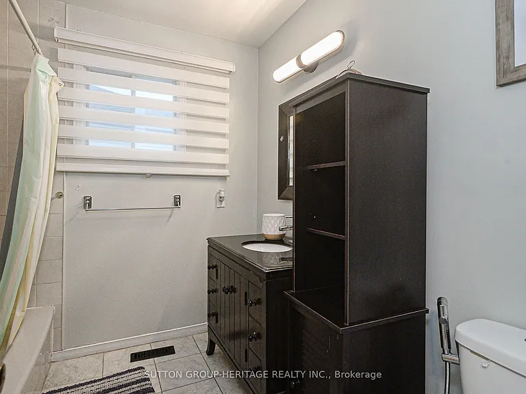 209 Bassett Blvd — Photo 38