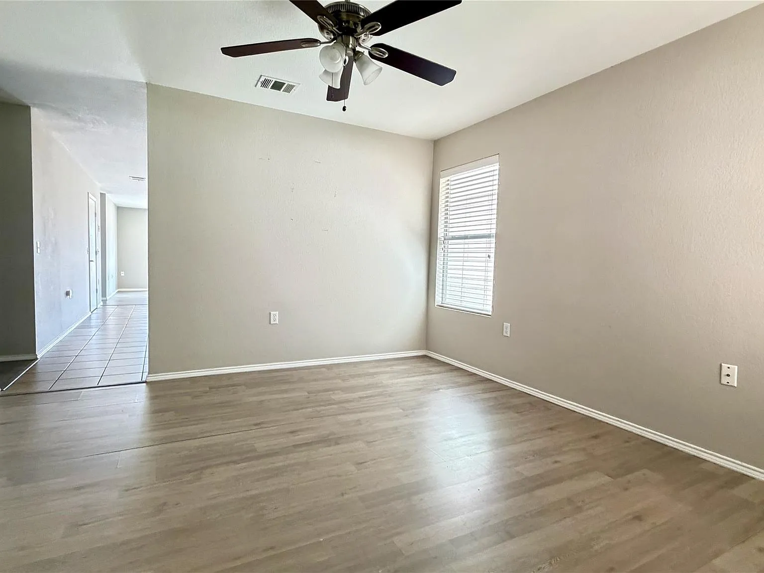 3 bed, 2.0 bath, 1341 sqft, $1,795 — Photo 3