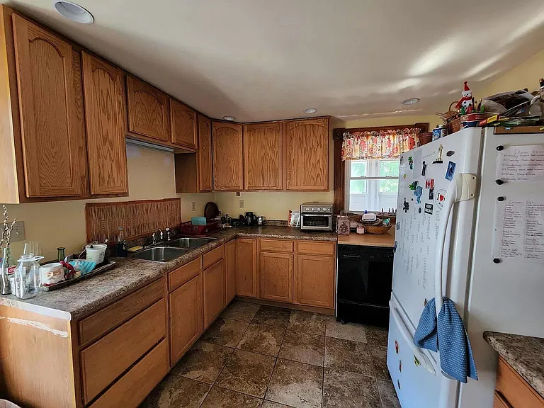24 Green St #2 — Photo 4