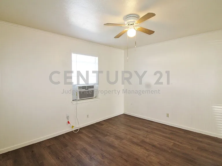 715 E 3rd St #2 — Photo 5