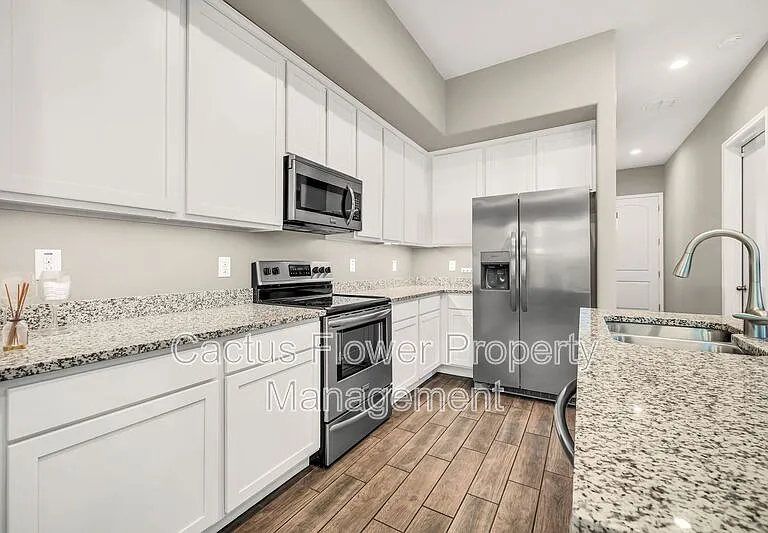3067 N 33rd Pl — Photo 14
