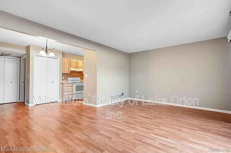 2 bed, 1.5 bath, 1120 sqft, $1,400 — Photo 4