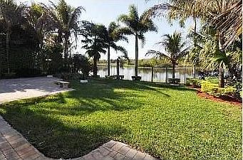 3rd image of 2581 Jardin Dr