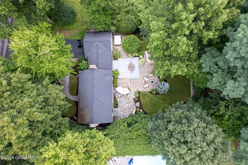 2nd image of 42 Darnley Grn