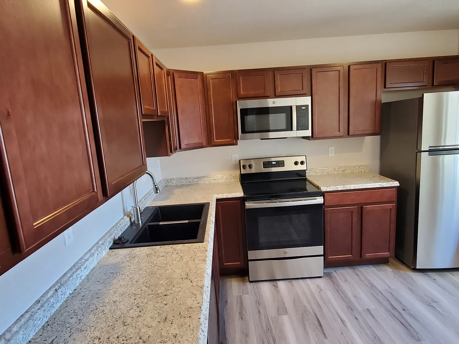 2 bed, 732 sqft, $1,325 — Photo 4