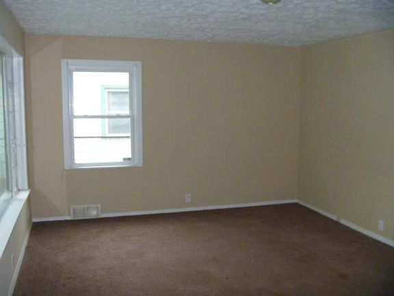 4th image of 3725 Wallace Ave