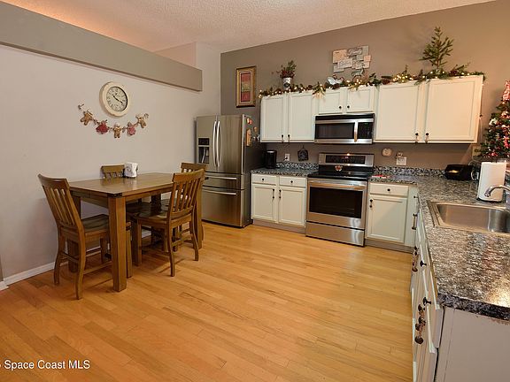 5th image of 6149 Meghan Dr