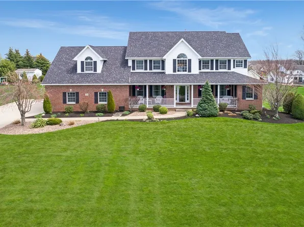 7252 Edgewater Cir, North Tonawanda, NY 14120