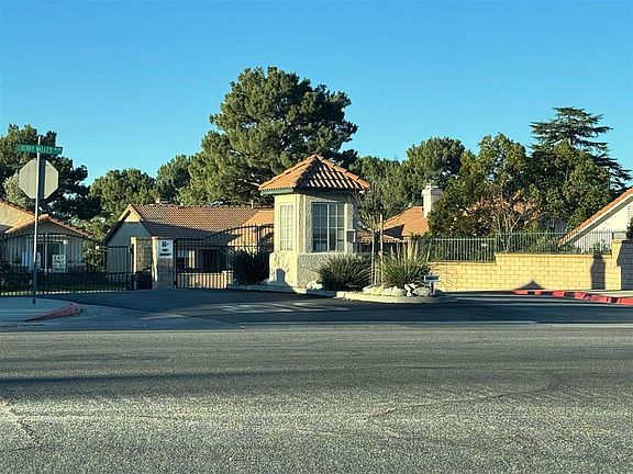 2nd image of 40968 Cypress Point Dr