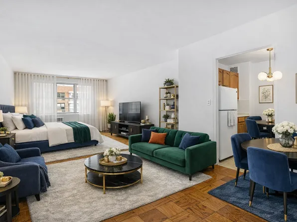 43-32 Kissena Boulevard image 1 of 4