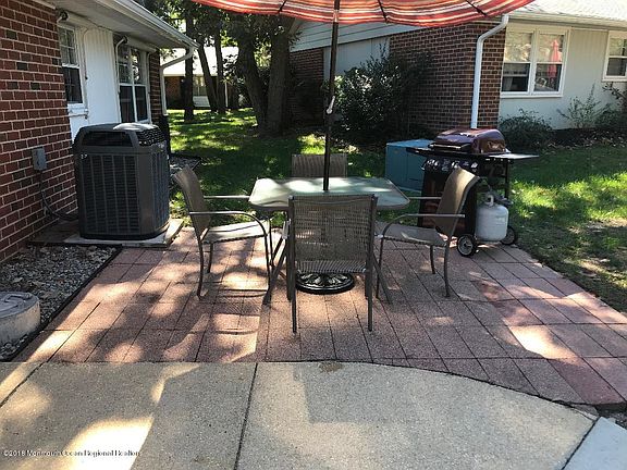 4th image of 819A Balmoral Ct