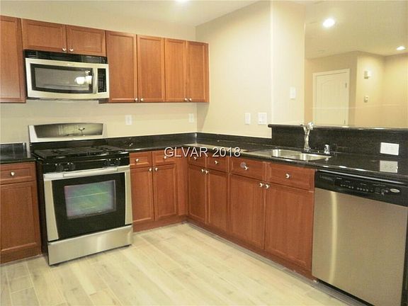 4th image of 10643 W Gilmore Ave