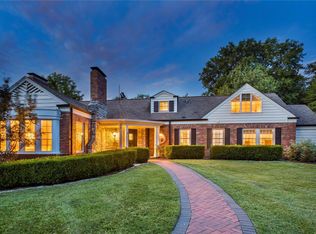 1 Whitfield Ln, Saint Louis, MO 63124